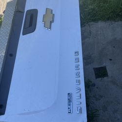 10  Chev. Sil . Tailgate