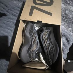 Yeezy 700 V3