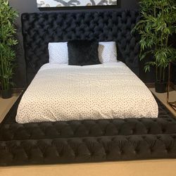 ♣️StefaniaBlack Bedroom Set
Furniture of America
$10 Down Payment Financing and delivery Available 