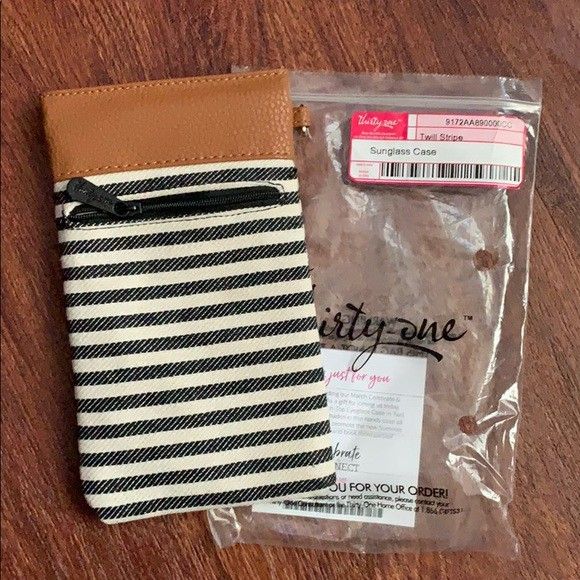 Thirty One Sunglass Case
