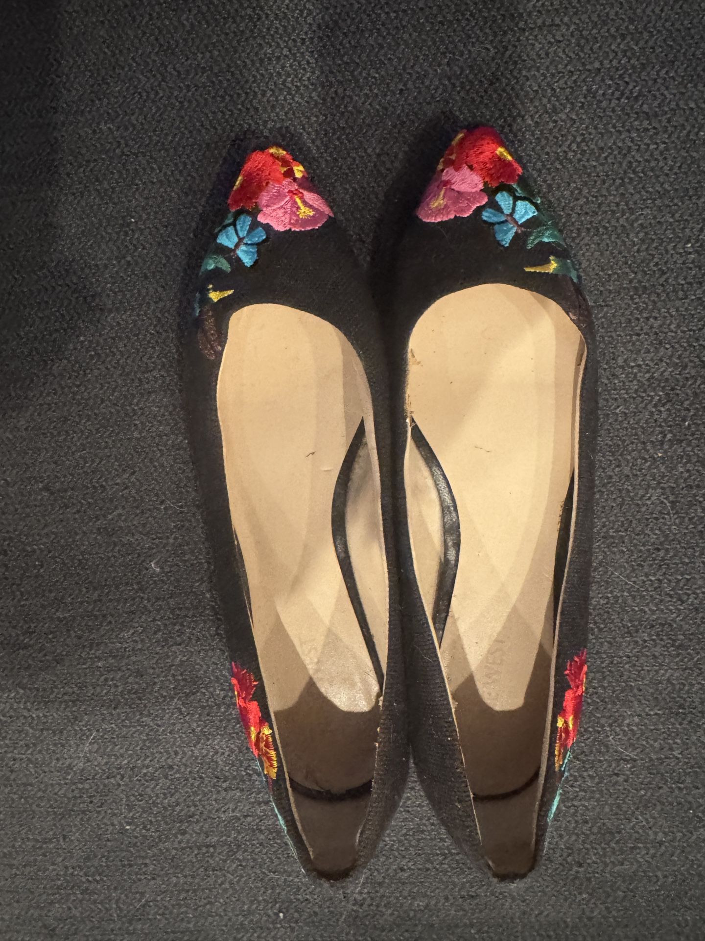 Nine West Embroidered Flats