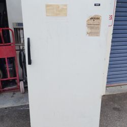 Roper Old School Stand Up Freezer works perfect with warranty 