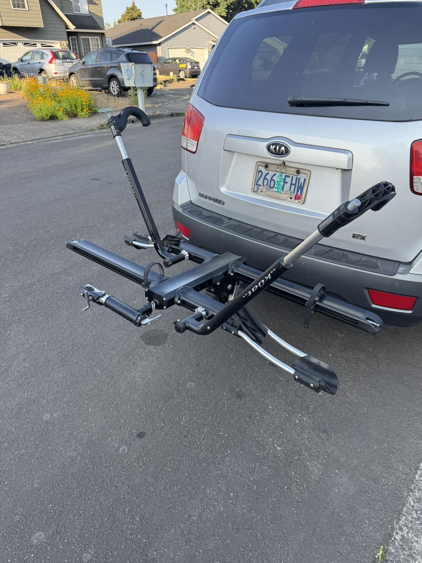 Kuat NV1 Hitch Mount Bike Rack - Holds 2 Bikes - Great Condition!