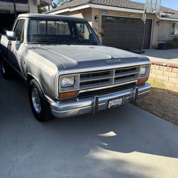 1988 Dodge D100