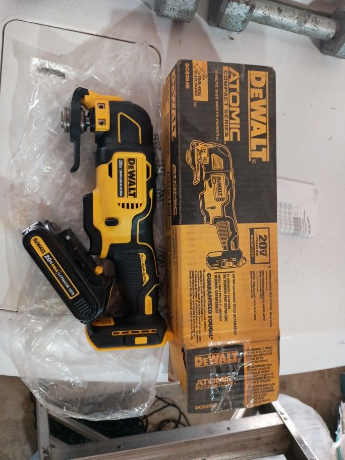 Oscillating Multi-tool With Battery And Charger