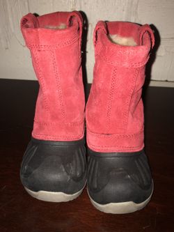 Uggs Girls boots Size 9 for 4-6 years old