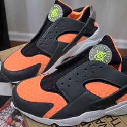 Nike Huarache Shoes Brand New