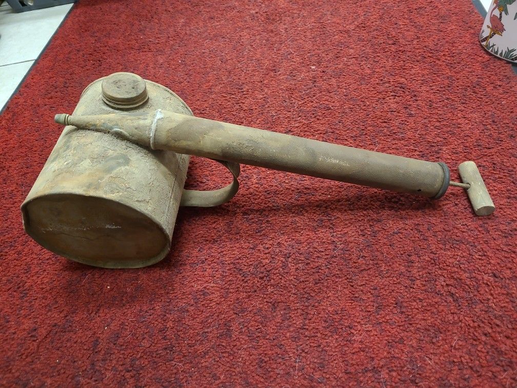 Primitive Pump Sprayer For Display 