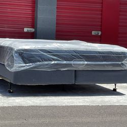 😴😴 King Size beauty rest 15 inch pillow, top mattress and boxspring