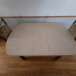 Dining Room Table w/ 4 Chairs