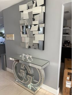 Table with mirror
