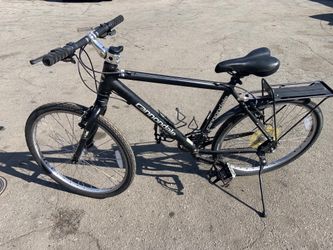 Cannondale p bone. 24 speed medium size lightweight aluminum frame with disc brakes