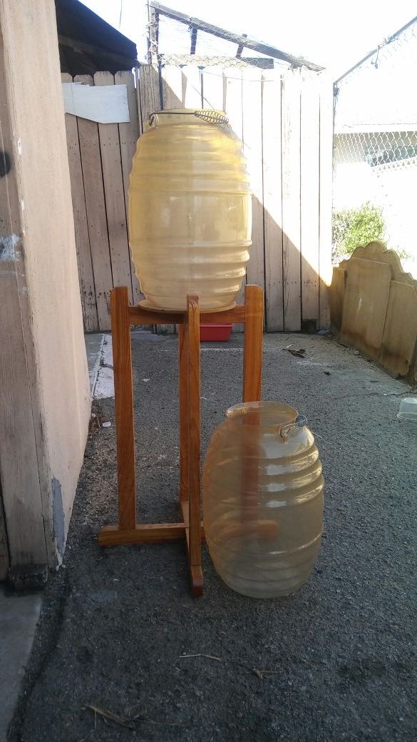 Garrafones para agua fresca y base para garrafón de agua