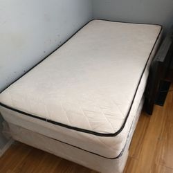 Twin Beds 