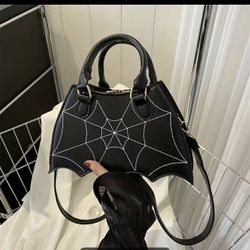 Black Halloween Purse, Spider webs