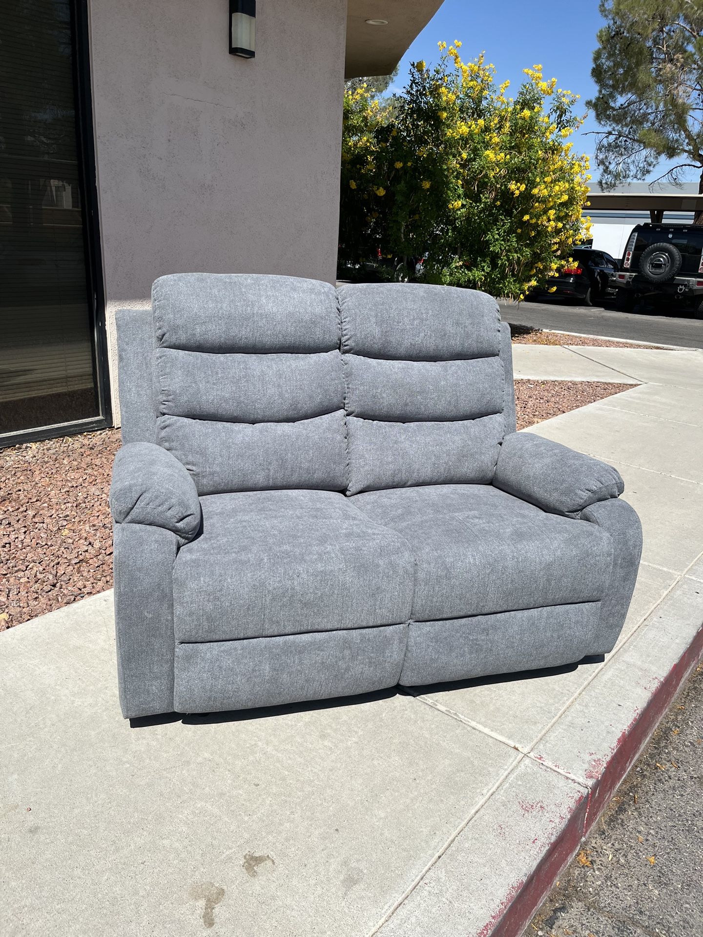 ποΈ Small Gray-Blue Loveseat Recliner ποΈ ($10 Delivery )