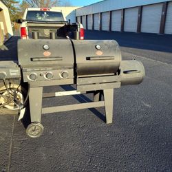 Charbroiler Propane/Charcoal/Smoker