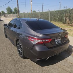 2020 Toyota Camry SE