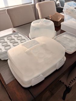 Cake holder Tupperware
