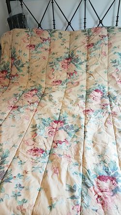Ralph Lauren twin double sided 100% cotton in and out. Mint condition very clean used once for display only.