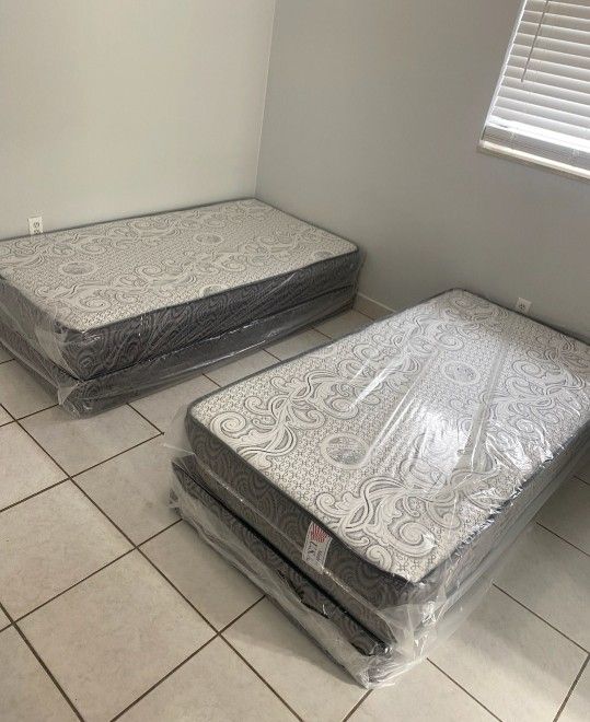 Twin Size Mattress With BOX SPRING NEW // COLCHON NUEVO...