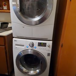 LG  Washer and Dryer Stack 24" White 