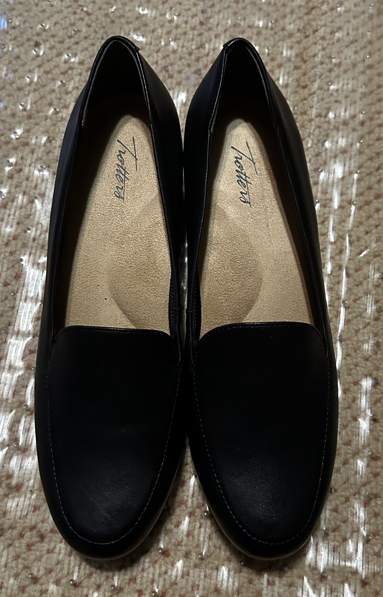 Best Offer- Black Trotters Women's Monarch Slip-On Loafer