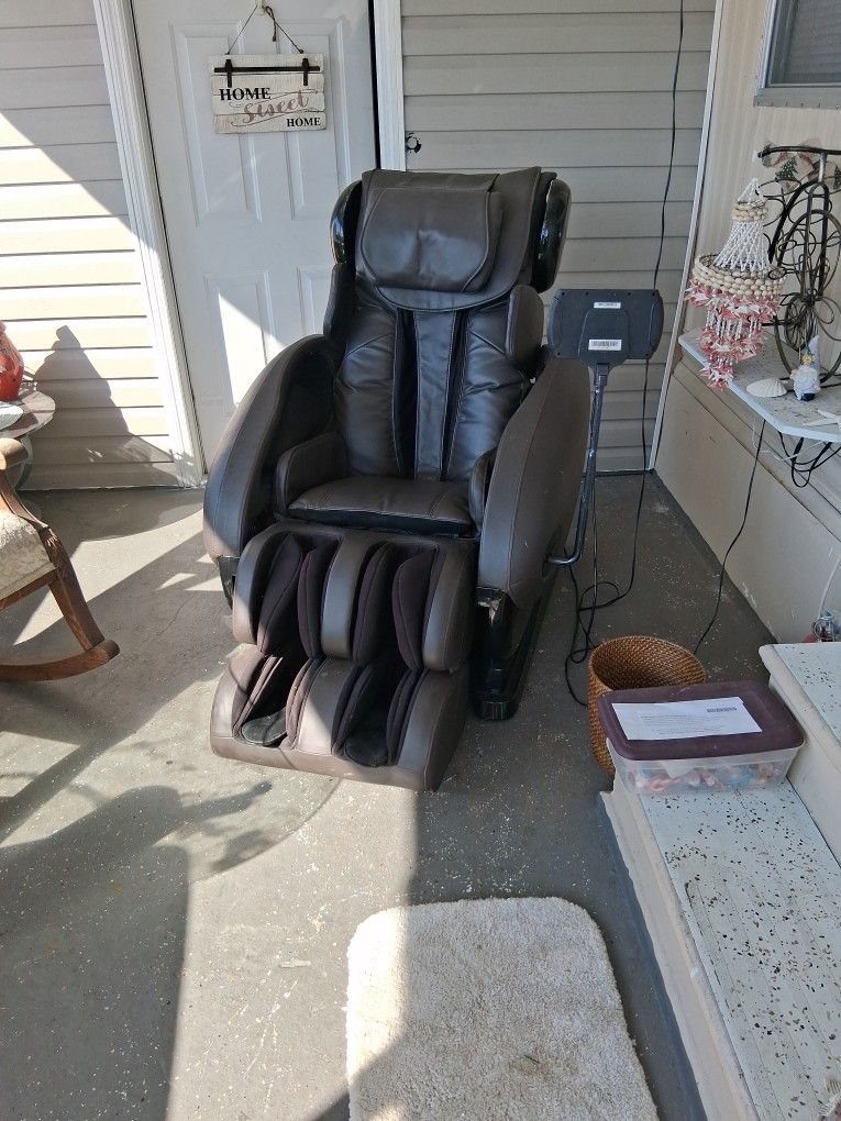 Electric massage chair with Bluetooth music. And air squeezing your muscles.