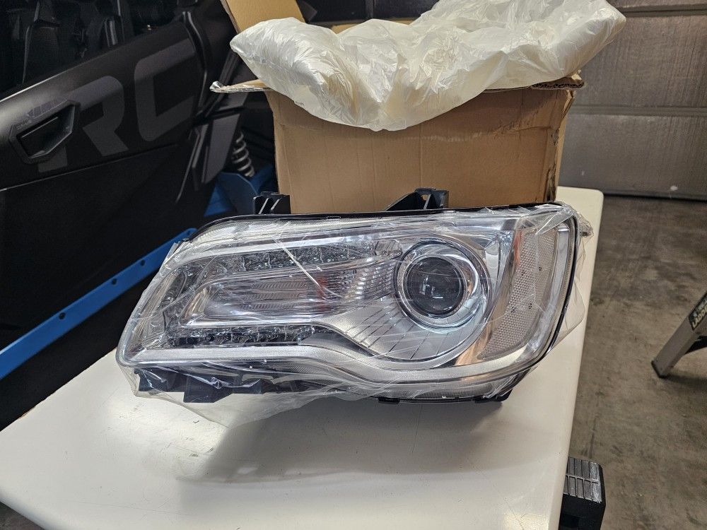 2015 - 2017 Chrysler 300 Drivers Side Headlight