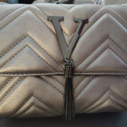 Silver v Cross Body Purse. 