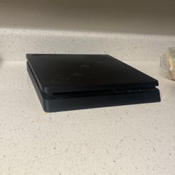 PS4 SLIM/ 4 CONTROLLERS/ COLD WAR