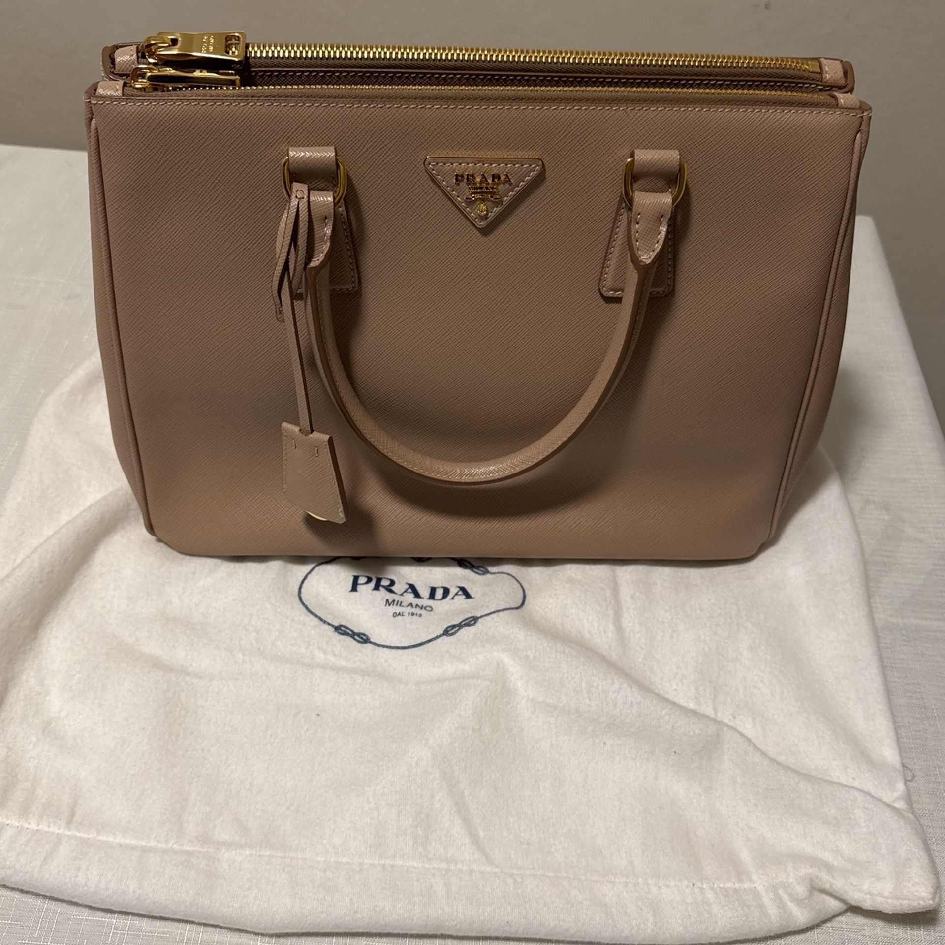 Medium Prada Galleria Saffiano leather bag