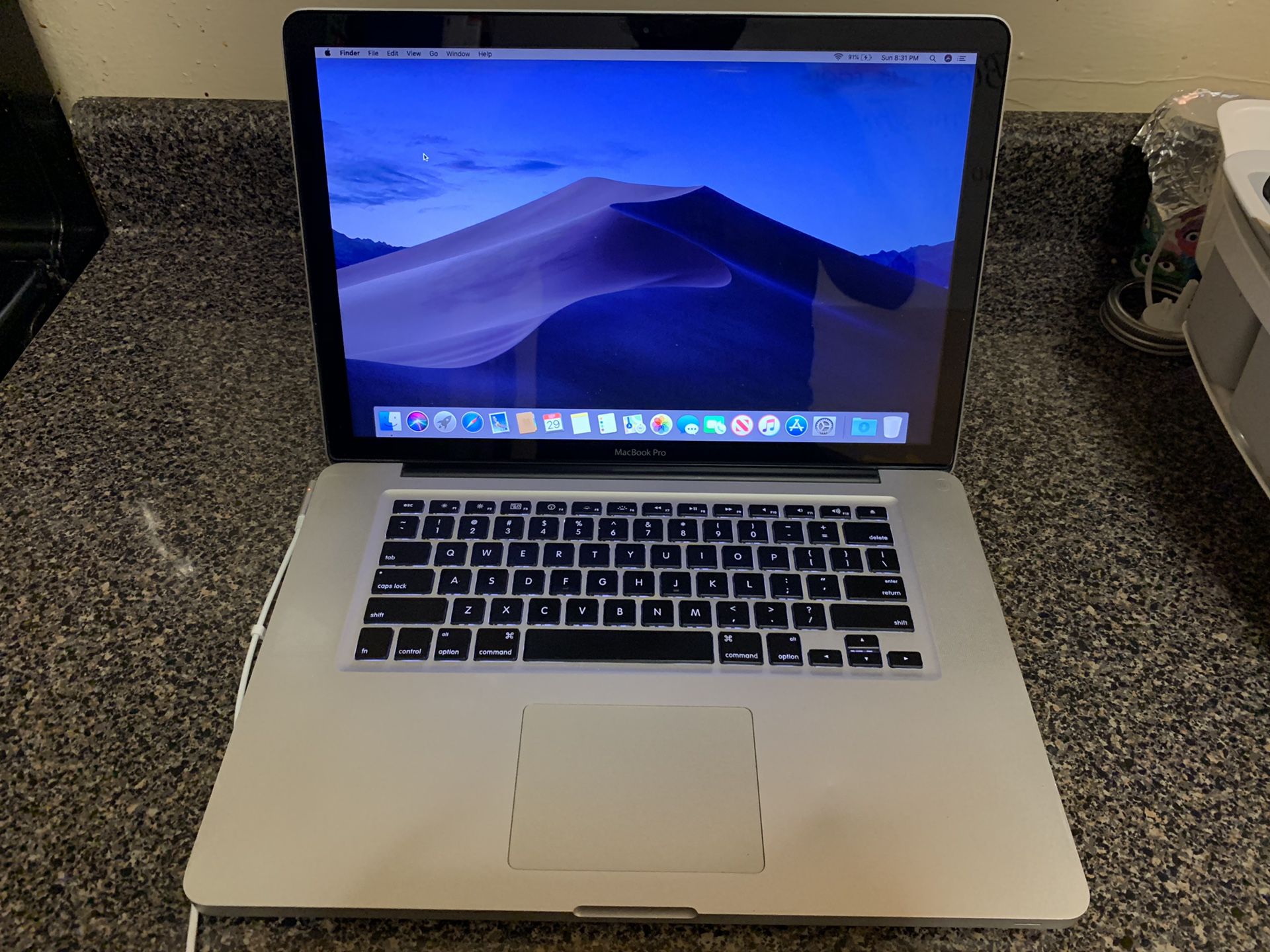 Apple MacBook Pro 2009 15” Cpu: Intel Dou Core 4GB RAM 250GB HDD Office 2019
