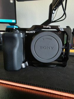 Sony ZVE-10 w/ Cage & Kit Lens(16-50mm)