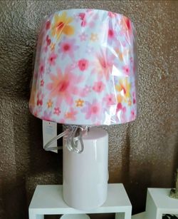 Adorable Lamp With Flowers