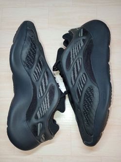 Men's Size 10.5 Adidas Yeezy 700 V3
