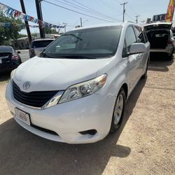 2011 Toyota Sienna!!! 2,800 Down Payment!!! We Finance!!!