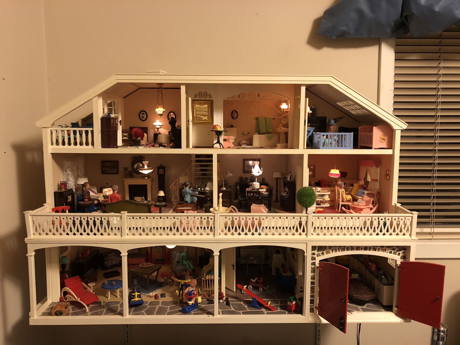 Lundy Sweden Stockholm Stable Dollhouse w/accessories for Sale in