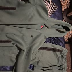 Nike Tech Fleece Sweatsuit (Windrunner) 