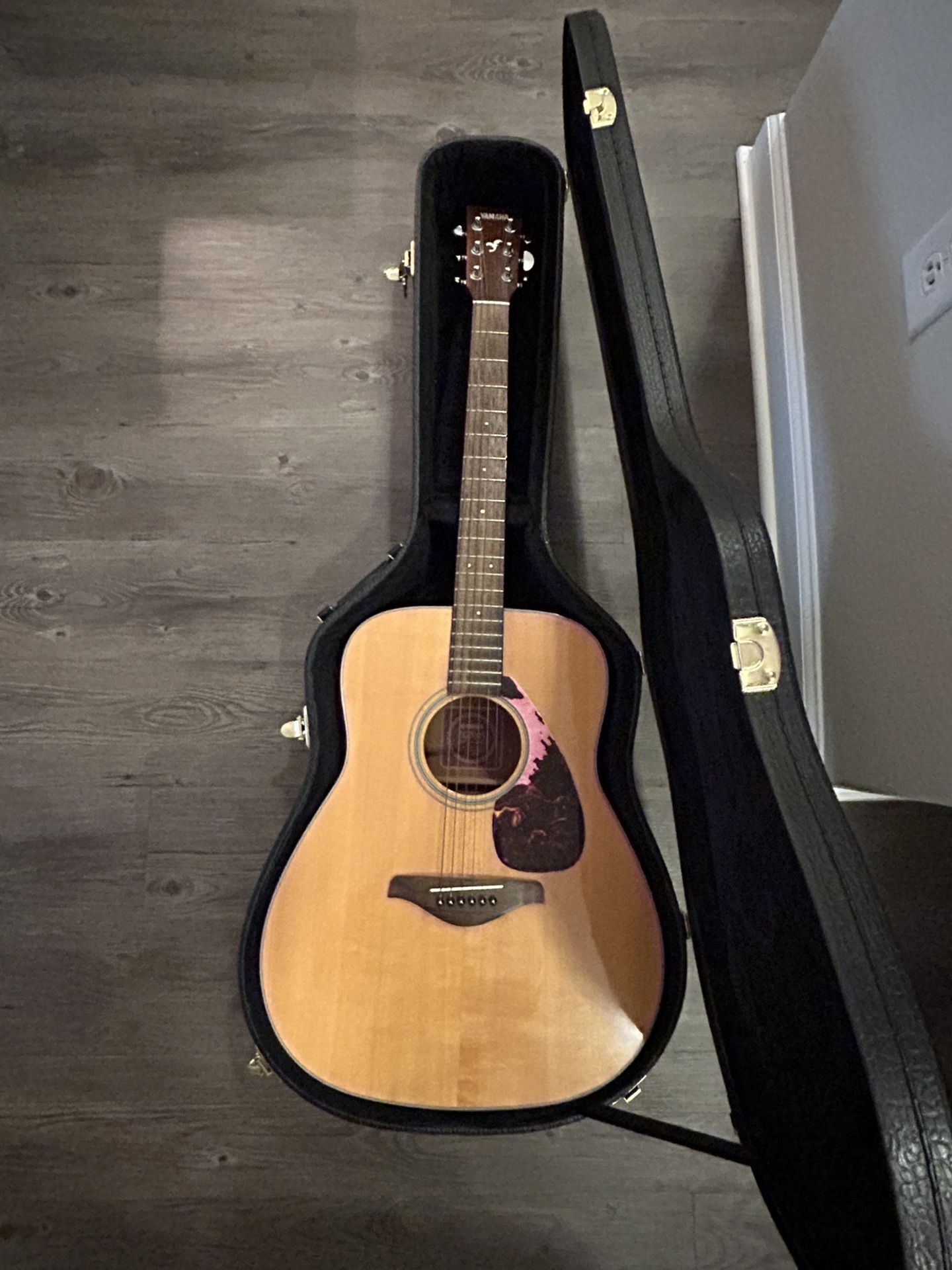 Vintage Yamaha FG700S Acoustic Guitar W/ Case