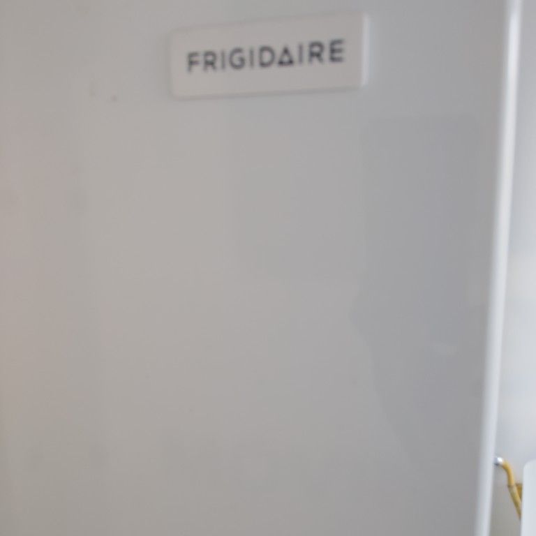 Top and Bottom Fridge Works Excellent!