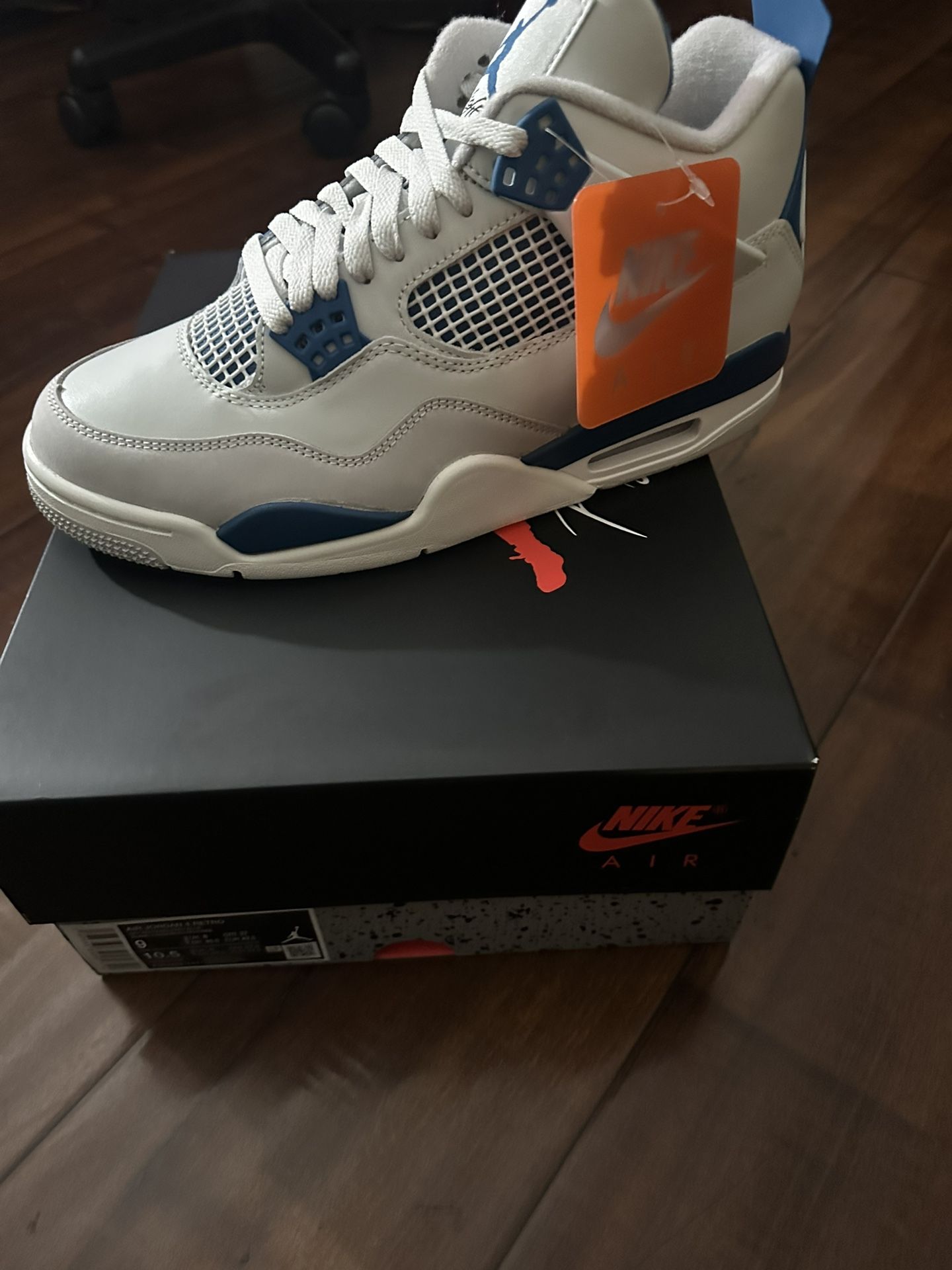 Jordan 4 