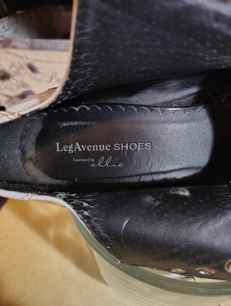 Selling Some Shoes For 30