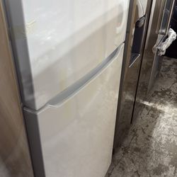 Apartment size refrigerator