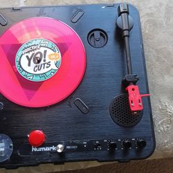 Numark PT-01 Scratch Portable Turntable With Extras