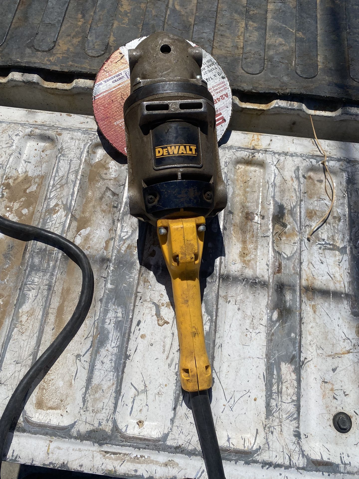 Desalt 7 Inch Grinder