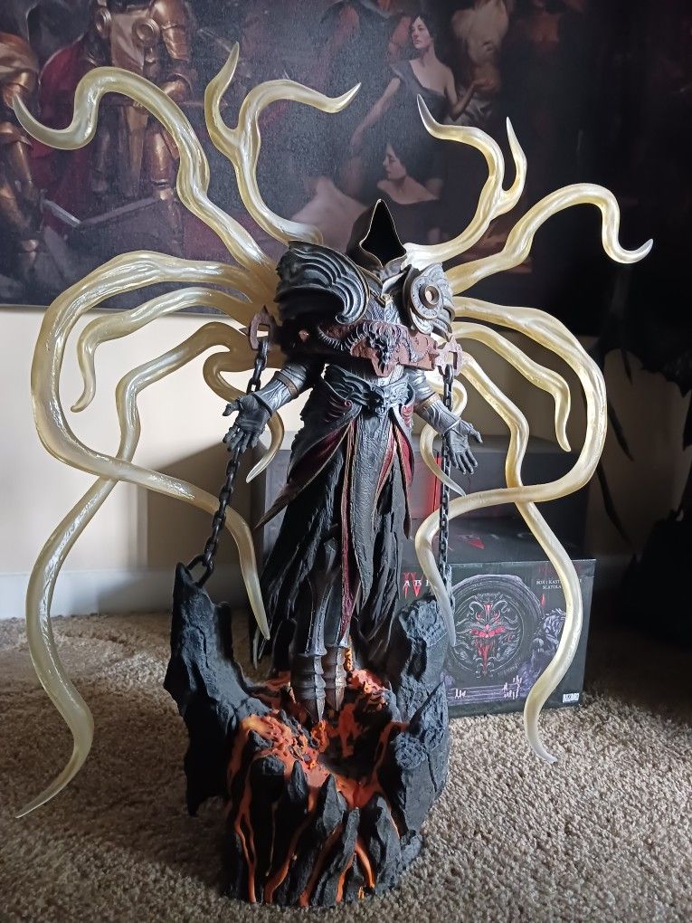 Statue of Inarius - 66cm (26in) Premium Diablo IV Statue - Blizzard Collectibles