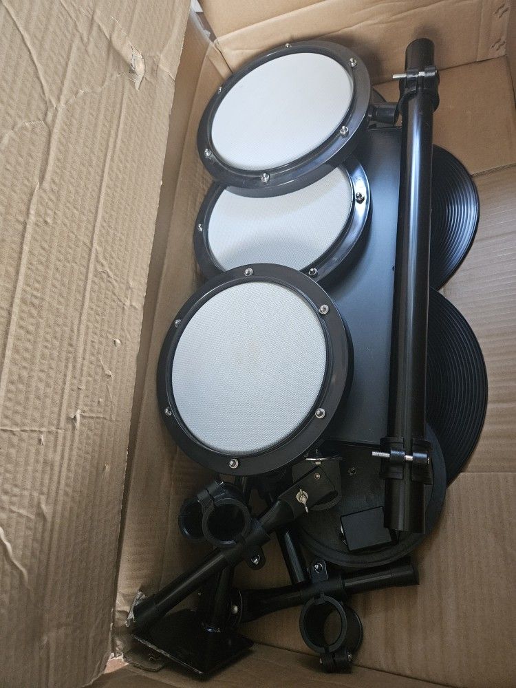 ALESIS DM5 electronic drum set
