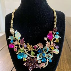 NWOT “Multicolored Crystals Gold Formal Necklace”