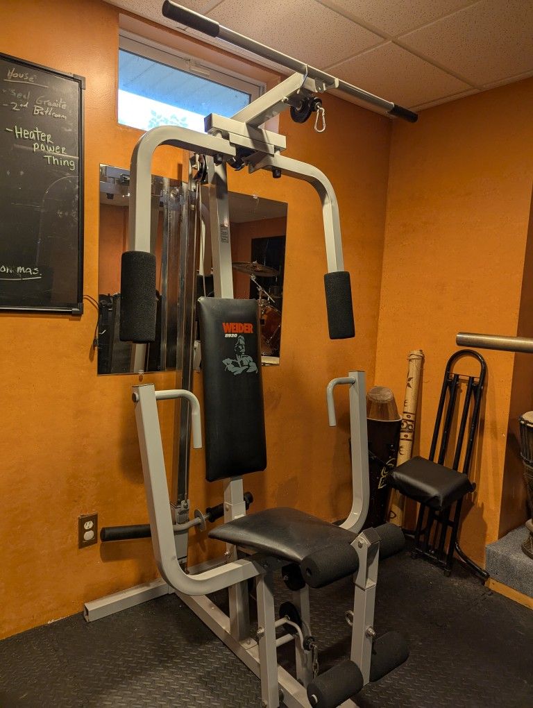 Weider 8920 Workout Station - Chest Press, Leg Extensions, Lat Pulldowns